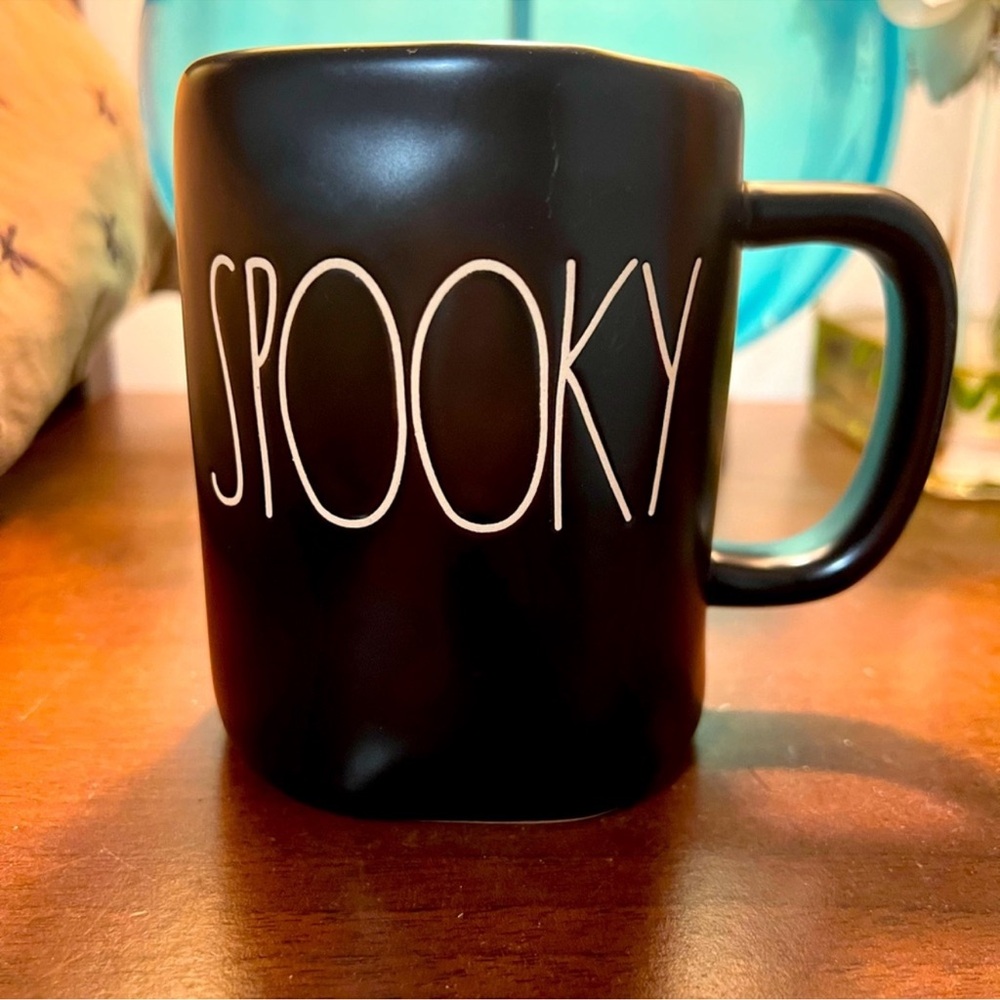{Rae Dunn} “SPOOKY" Halloween mug 👻